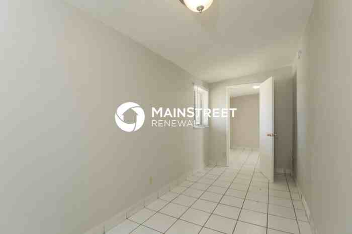 4325 S 15th Ave - Photo 6 of 16