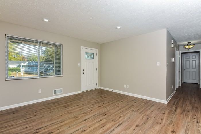 595 Lakeridge Cir Se - Photo 4 of 15