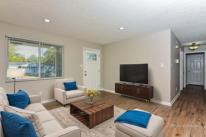 595 Lakeridge Cir Se - Photo 5 of 15