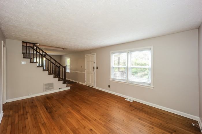 245 Pinehurst Dr - Photo 5 of 17