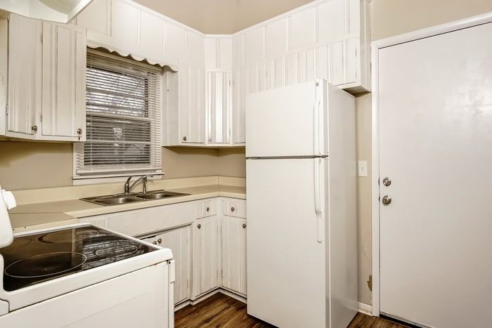 2719 Oaktree Ln Nw - Photo 7 of 12