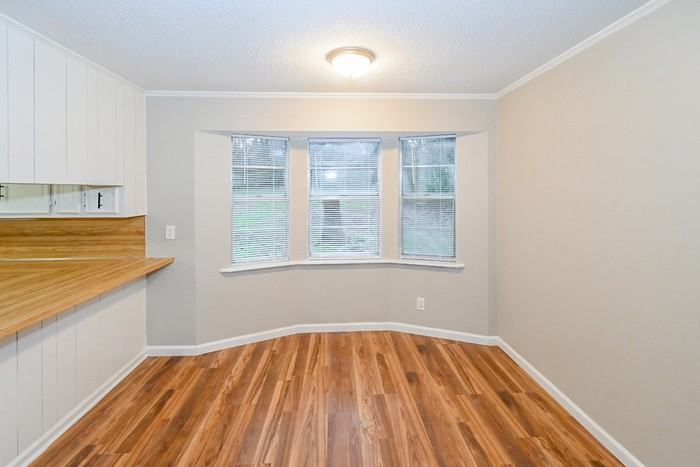 53 Stoneledge Dr - Photo 4 of 9