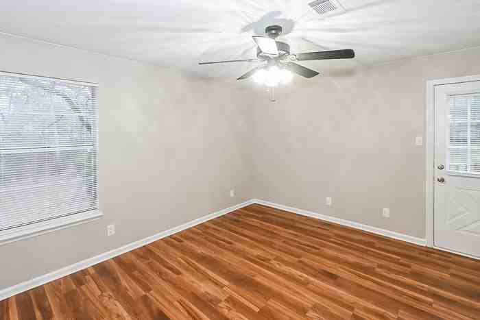 53 Stoneledge Dr - Photo 5 of 9