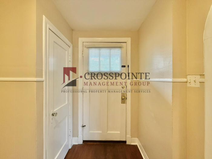 302 E Dodge St - Photo 3 of 20