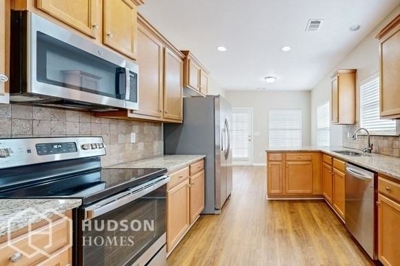 1055 Kelly Creek Way - Photo 5 of 20