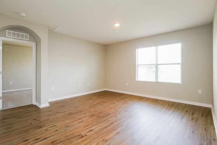 1453 Kensley Ave - Photo 4 of 21