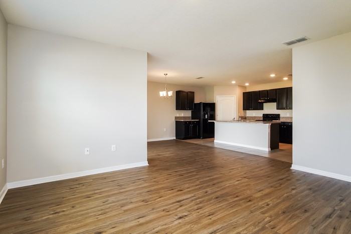 1453 Kensley Ave - Photo 5 of 21