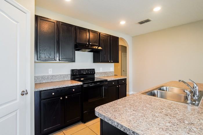 1453 Kensley Ave - Photo 6 of 21