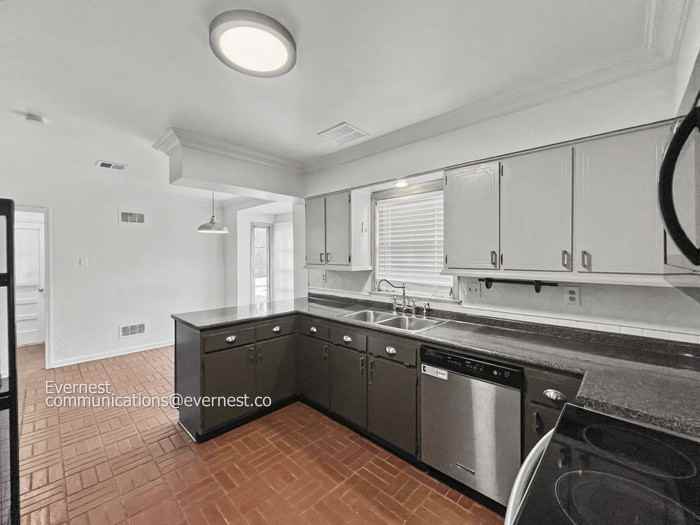 2616 Inverary Cv - Photo 2 of 32