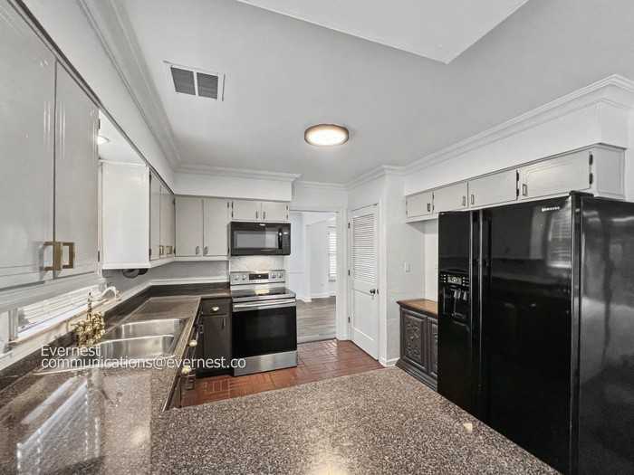 2616 Inverary Cv - Photo 3 of 32