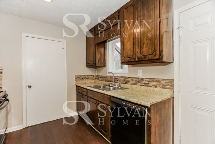 141 Marians Way - Photo 7 of 15