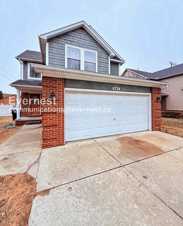 642 Bellaire Ave - Photo 2 of 38