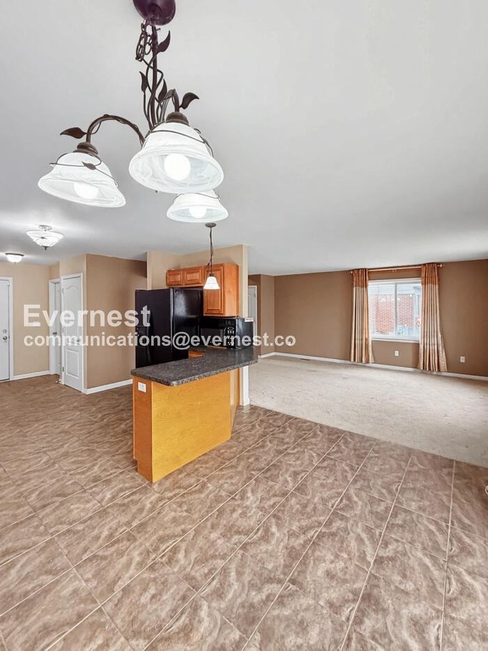 642 Bellaire Ave - Photo 4 of 38