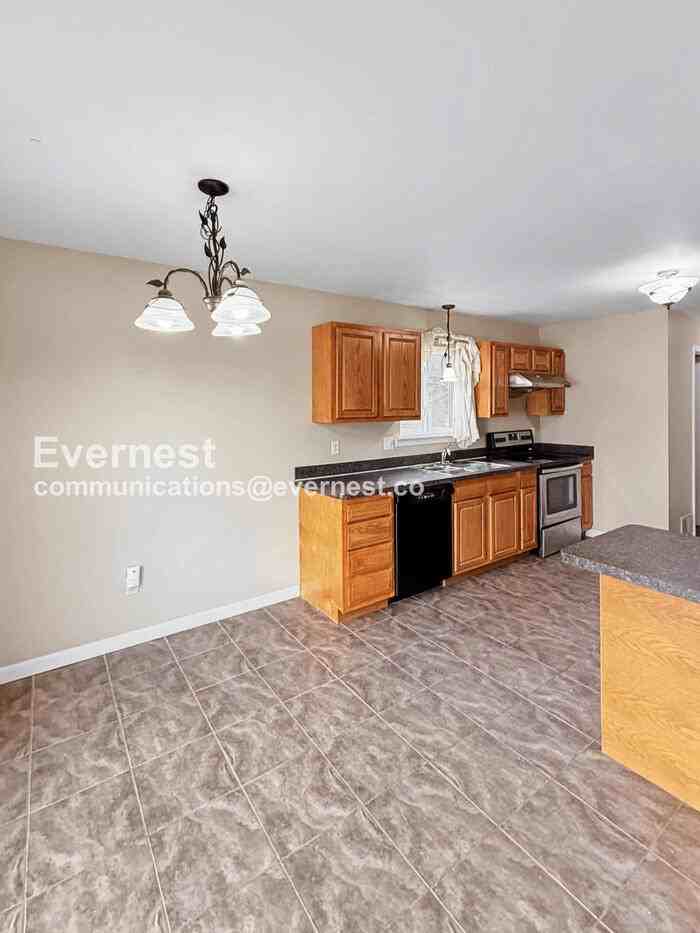 642 Bellaire Ave - Photo 5 of 38