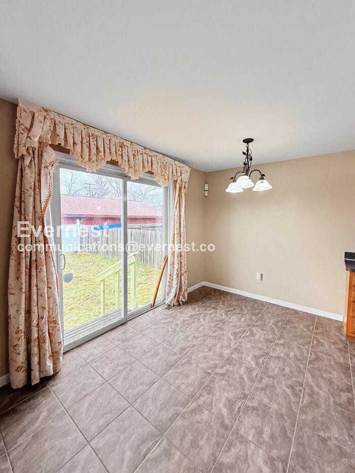 642 Bellaire Ave - Photo 6 of 38