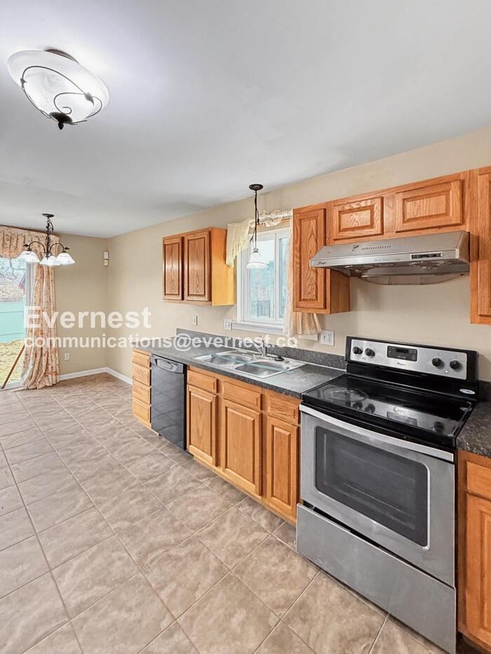 642 Bellaire Ave - Photo 2 of 36