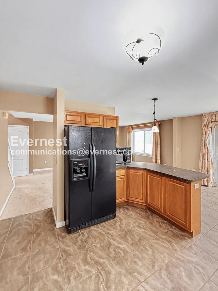 642 Bellaire Ave - Photo 3 of 36