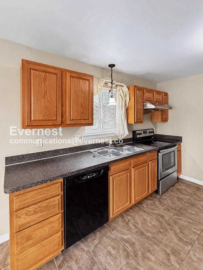 642 Bellaire Ave - Photo 4 of 36