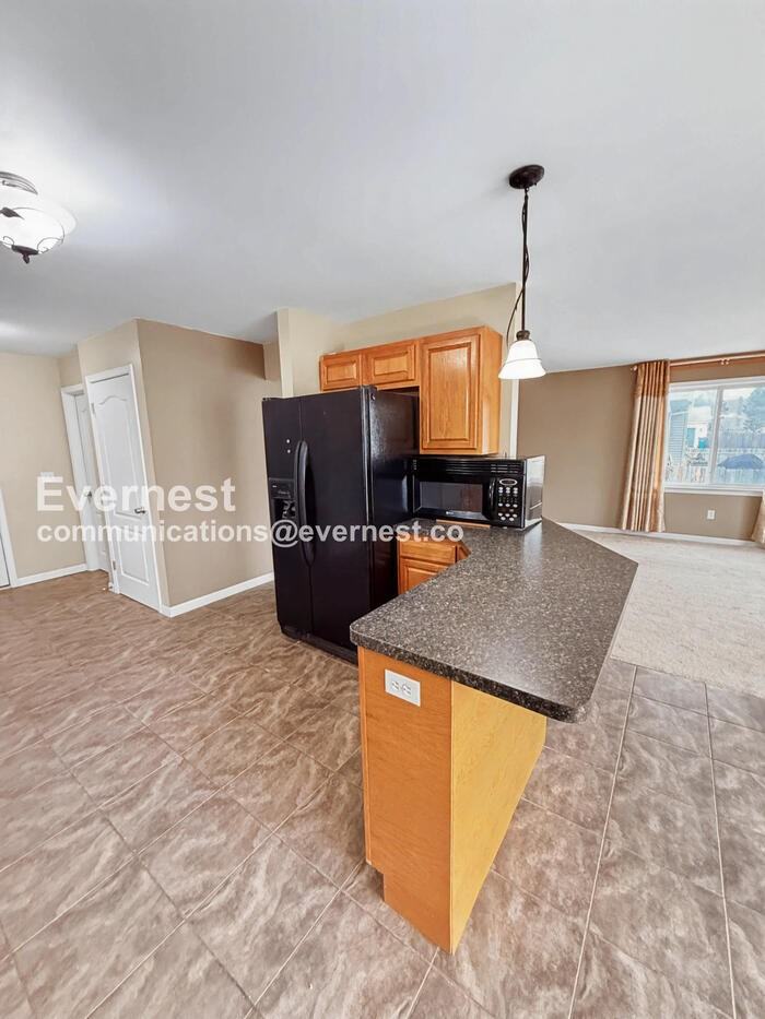 642 Bellaire Ave - Photo 5 of 36