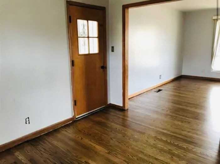 1112 Retlaw St Nw - Photo 7 of 19