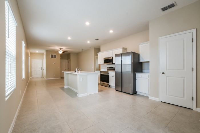 2600 Island Walk Dr - Photo 4 of 17