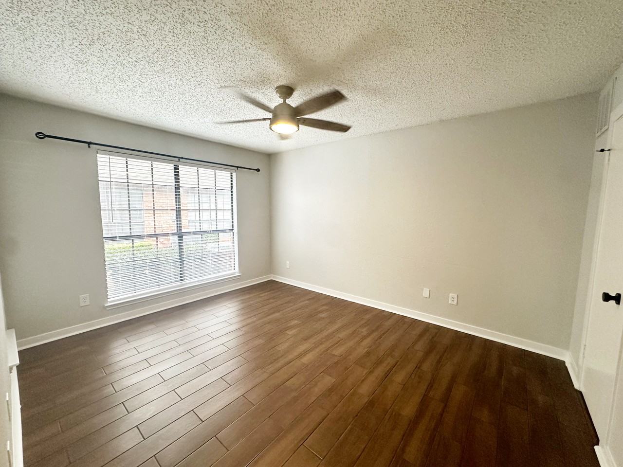 449 Harris St #D101 - Photo 2 of 12