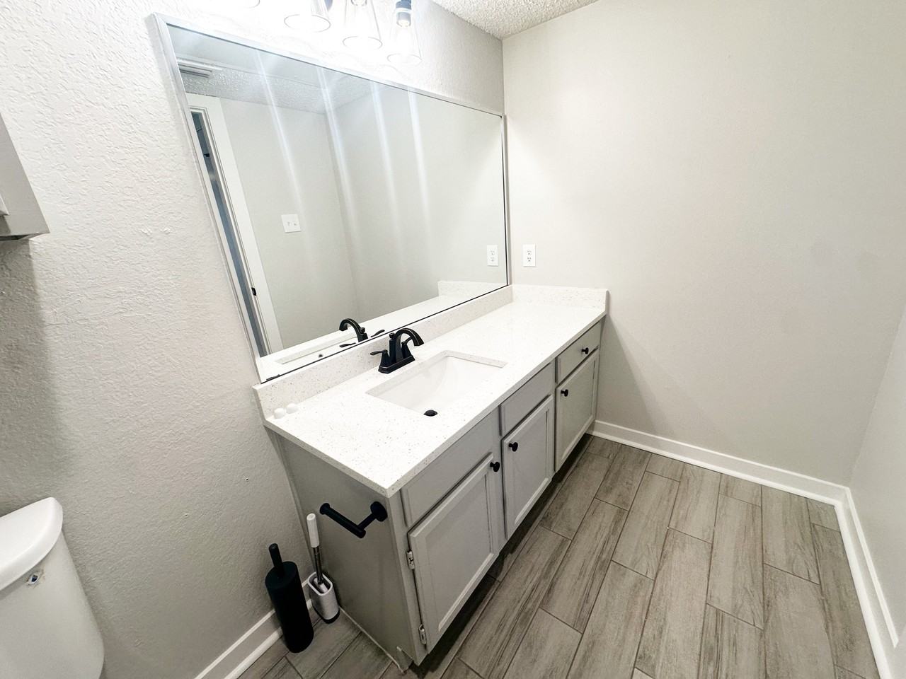 449 Harris St #D101 - Photo 3 of 12