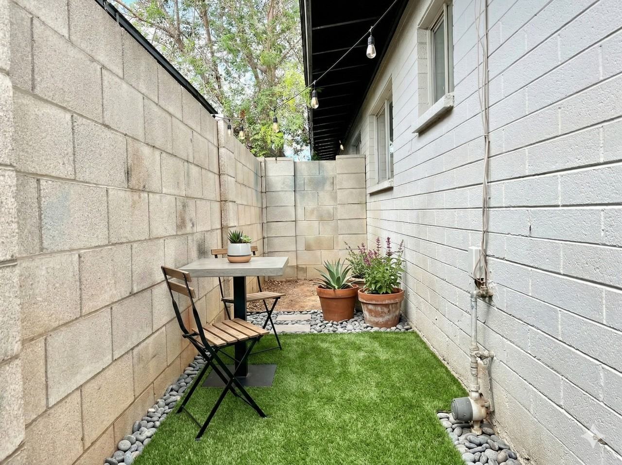 7018 N 76th Ave #1 - Photo 3 of 30