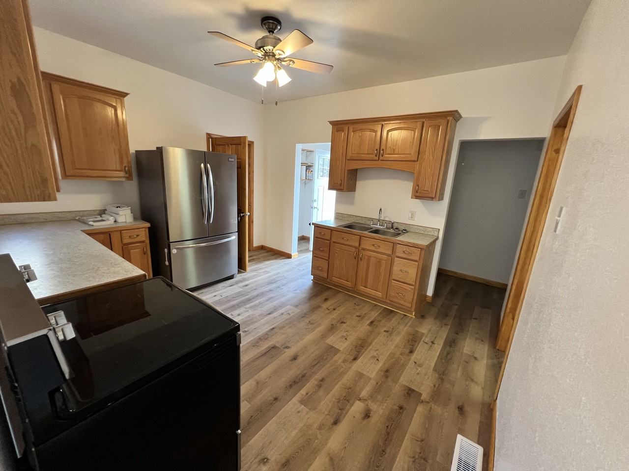 904 W 1st St #NA - Photo 5 of 18