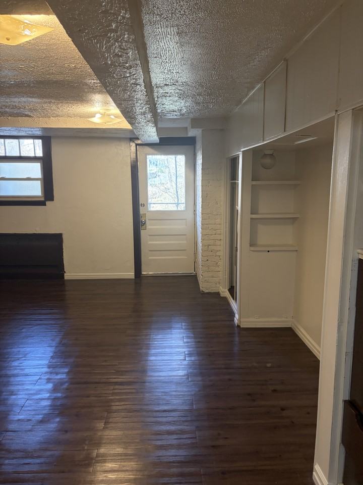 971 Debbe Ln #7 - Photo 2 of 4