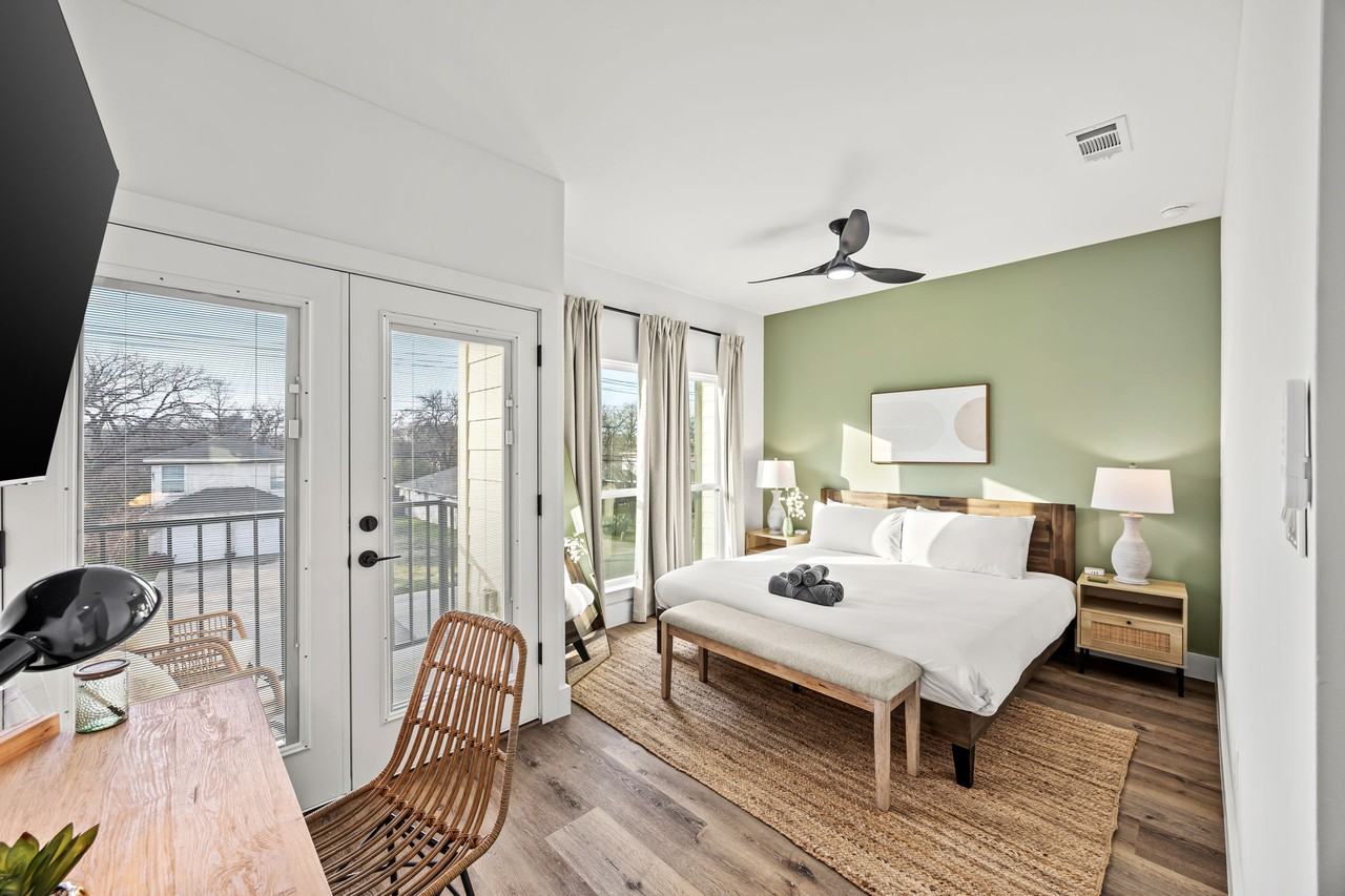 5702 Riverside Dr #5702 - Photo 5 of 35