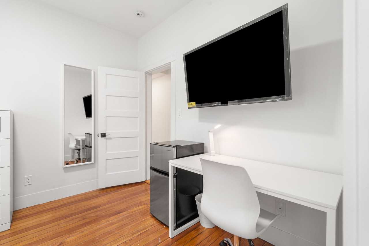 12 Nonantum St #4 - Photo 3 of 16