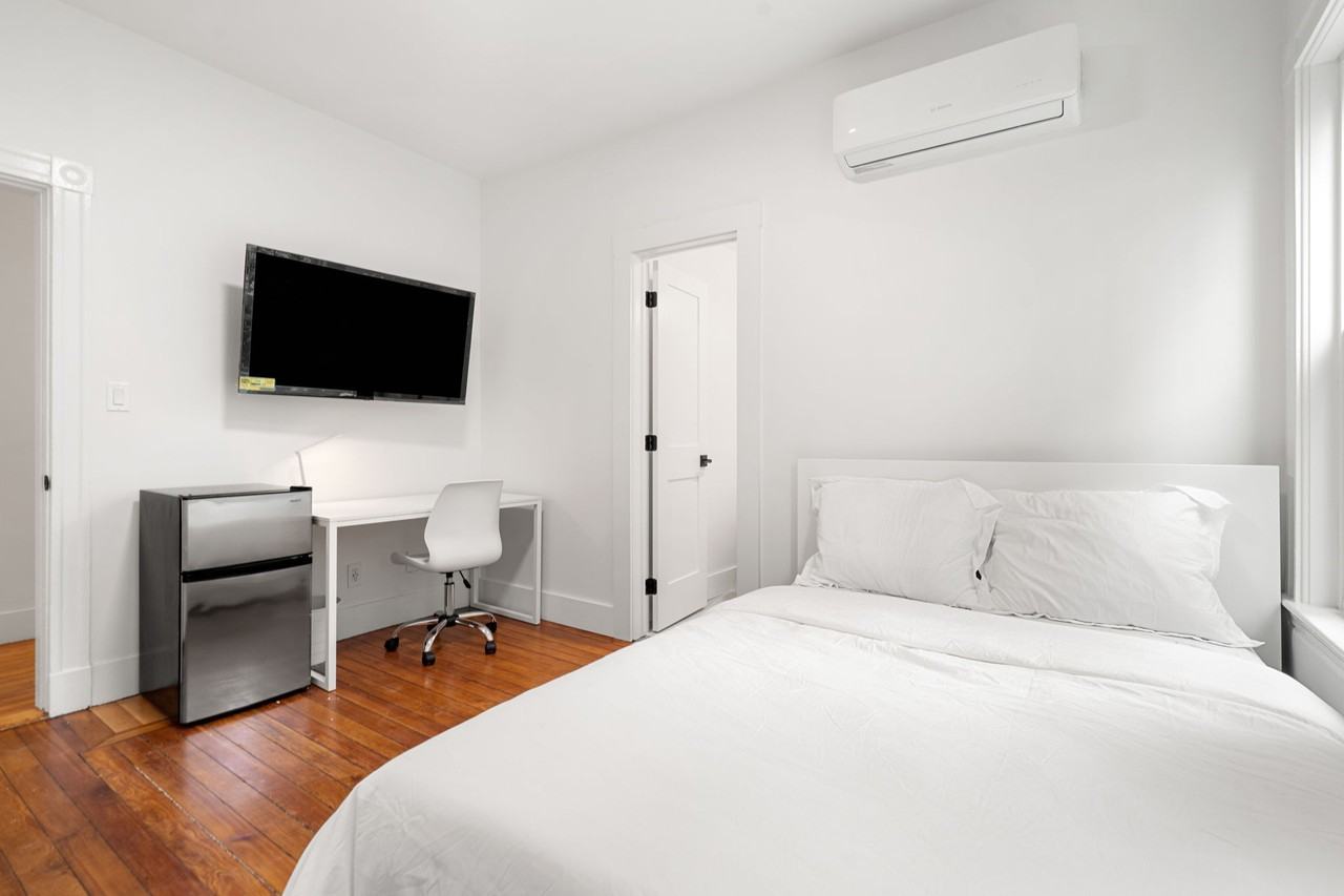 12 Nonantum St #4 - Photo 4 of 16