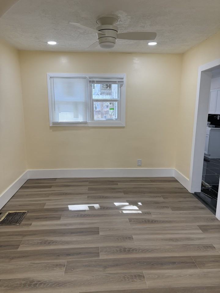 1091 W King St #NA - Photo 3 of 13