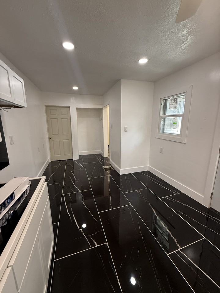 1091 W King St #NA - Photo 6 of 13