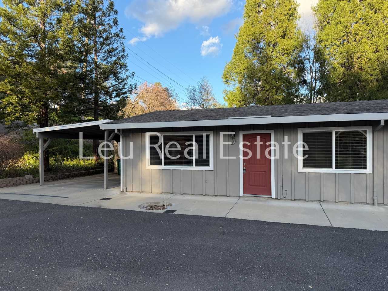 1034 Bridgeview Dr - Photo 2 of 12