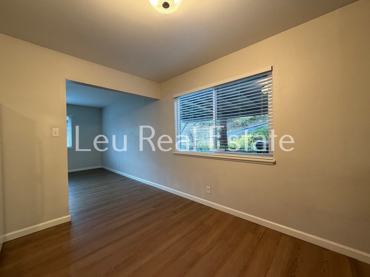 1034 Bridgeview Dr - Photo 6 of 12