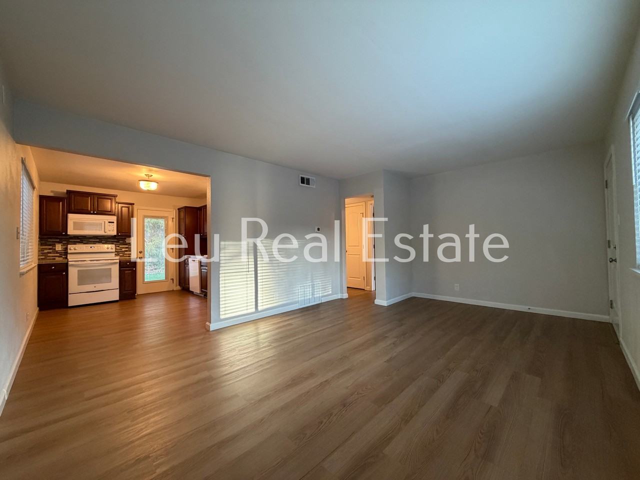 1034 Bridgeview Dr - Photo 7 of 12