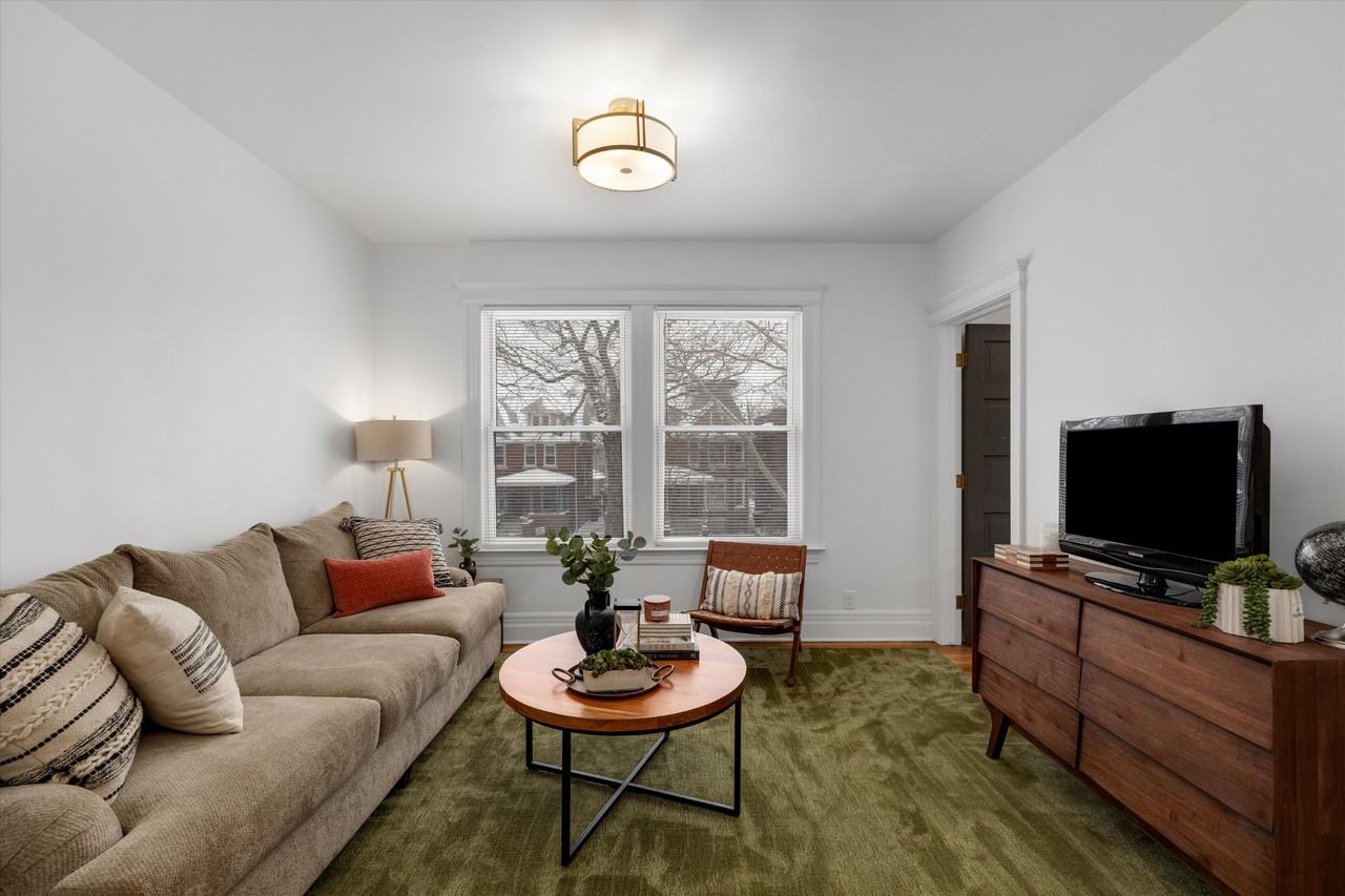 4556 Commonwealth St #2 - Photo 4 of 26