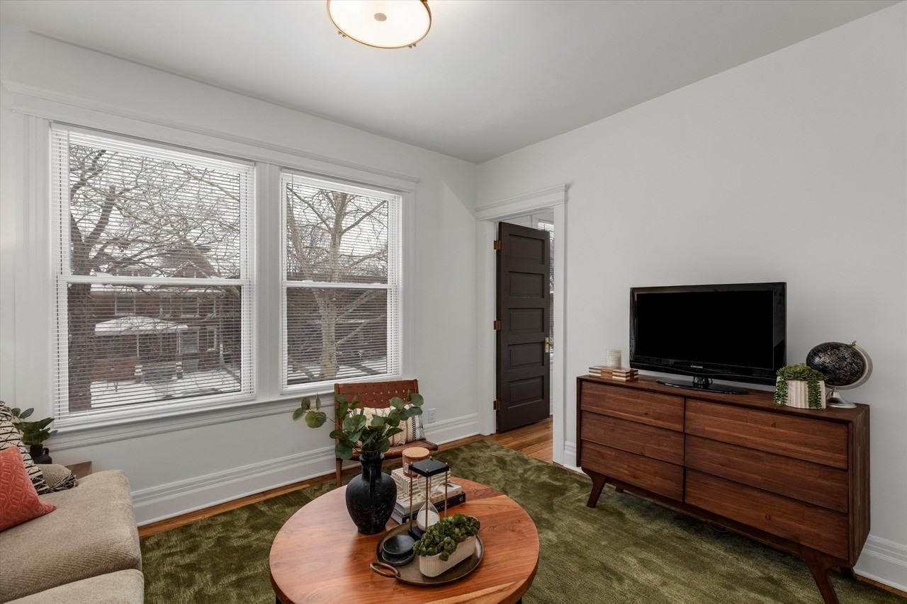 4556 Commonwealth St #2 - Photo 5 of 26