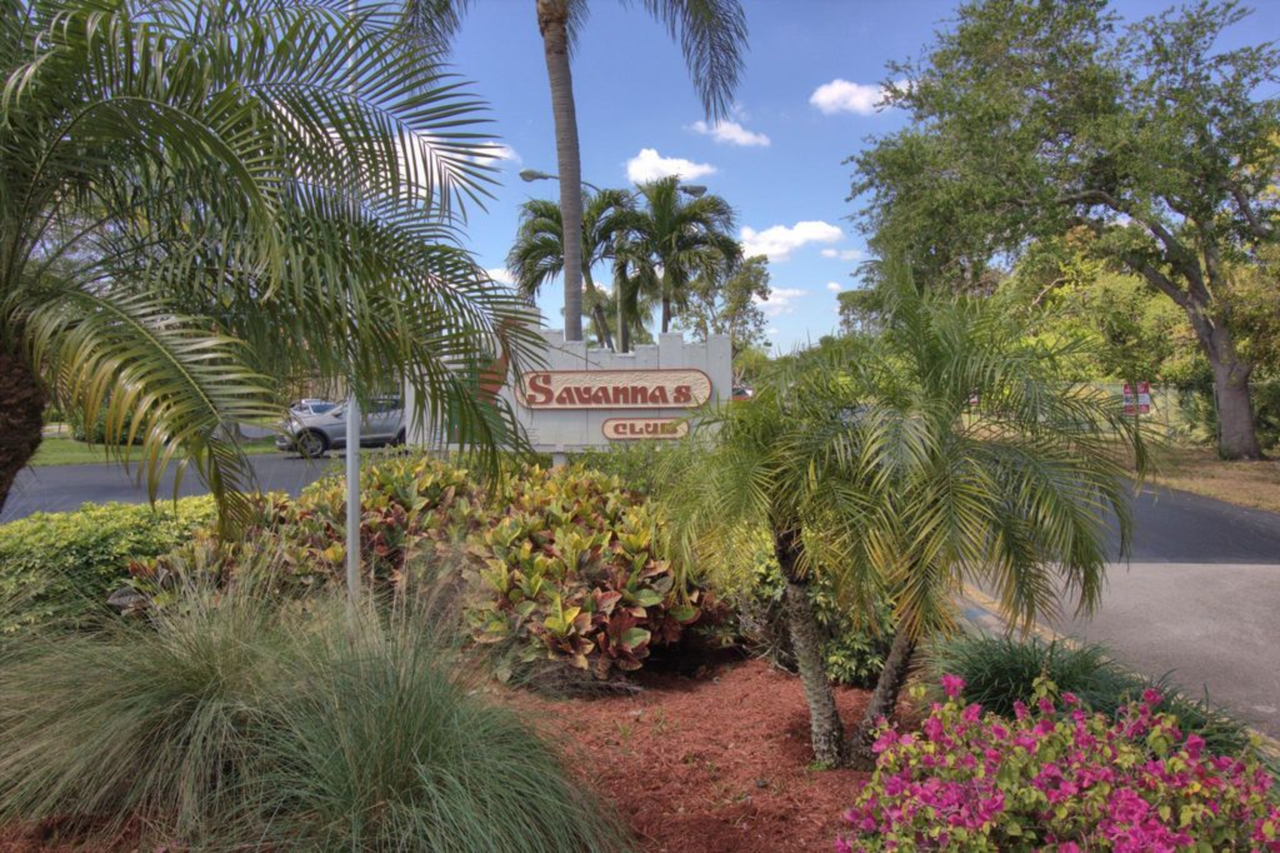 1985 Ne Collins Cir - Photo 7 of 17