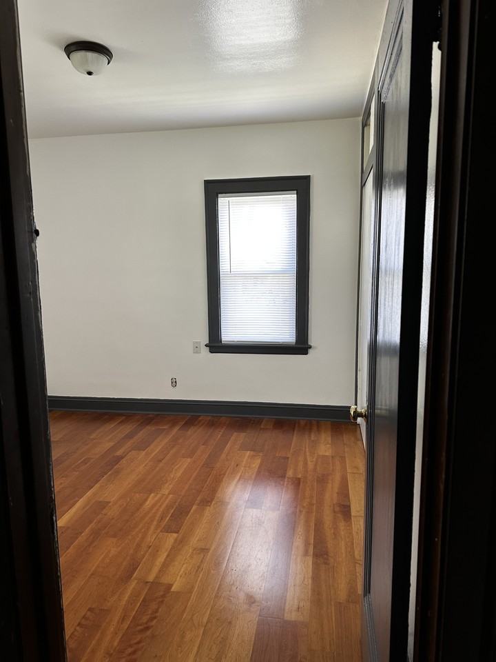 4668 N 42nd St - Photo 2 of 8