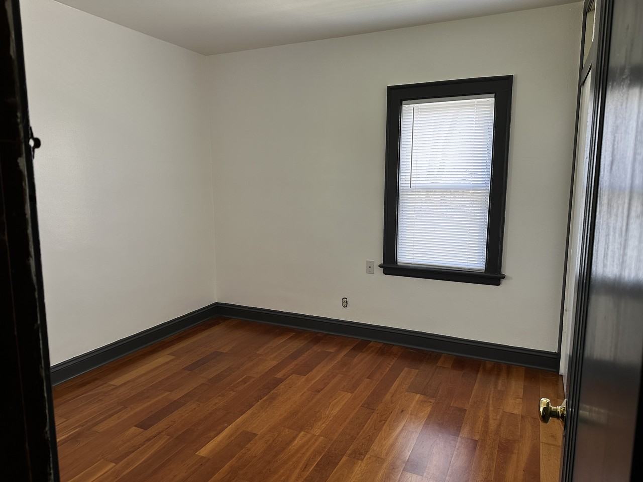 4668 N 42nd St - Photo 6 of 8