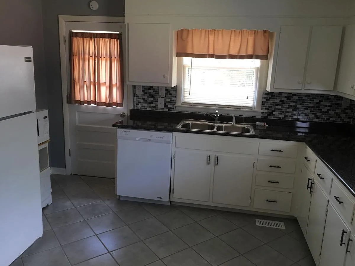 415 Ewing St Nw #NA - Photo 5 of 13