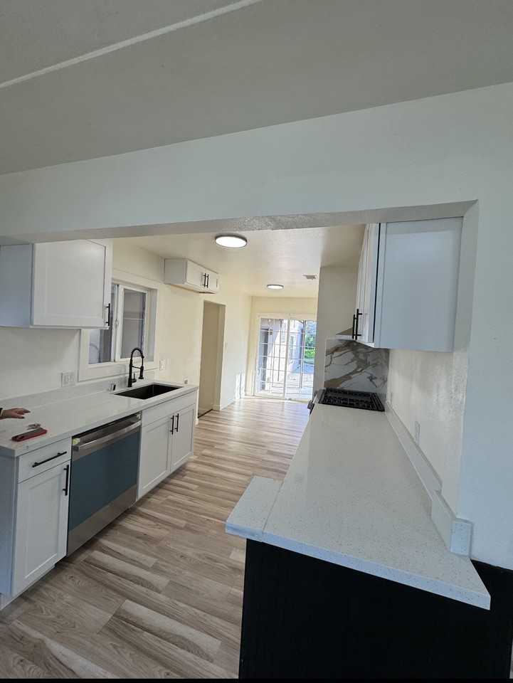 1854 De Ovan Ave #NA - Photo 3 of 5