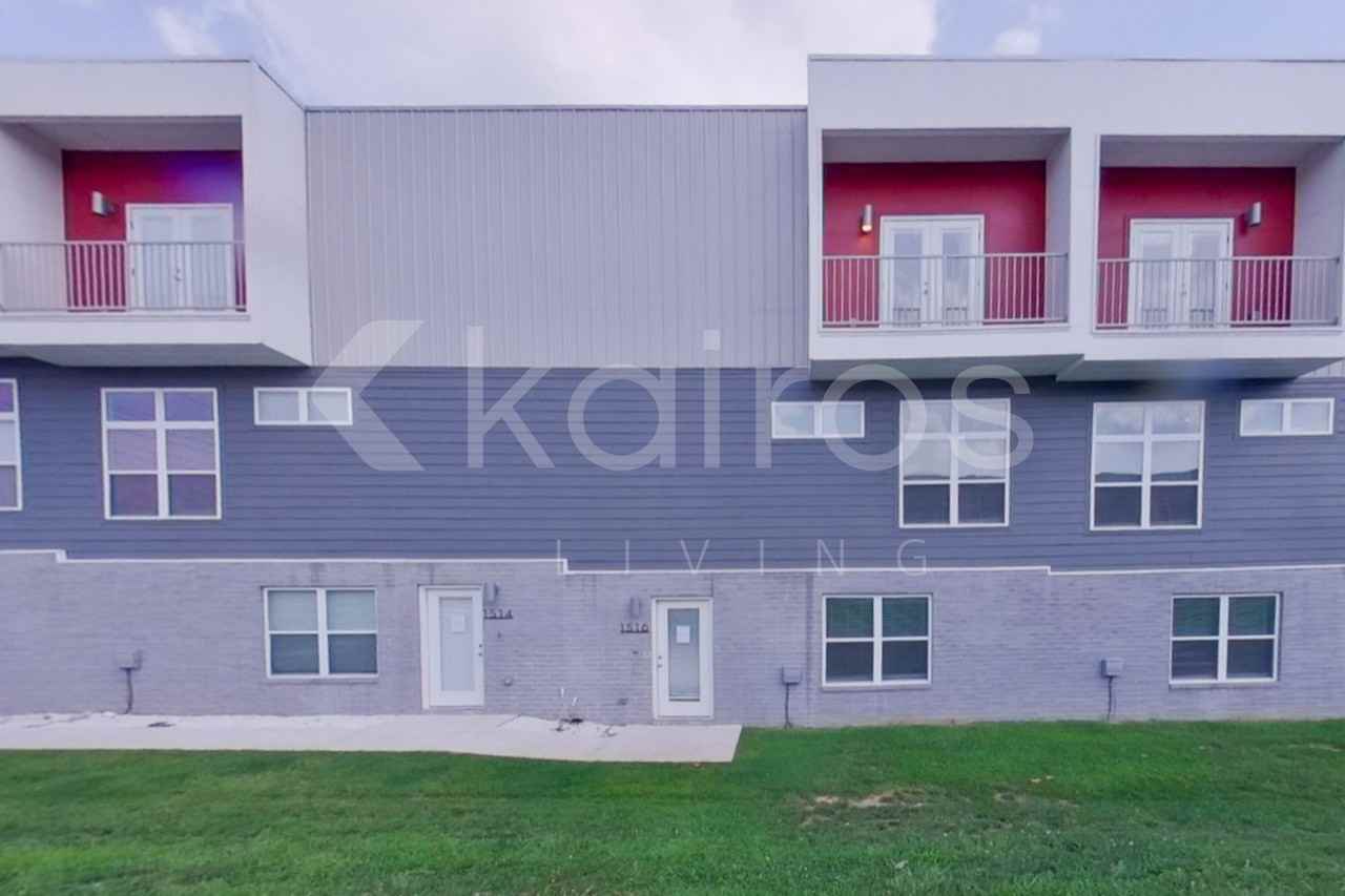 1512 S Razorback Rd #1666