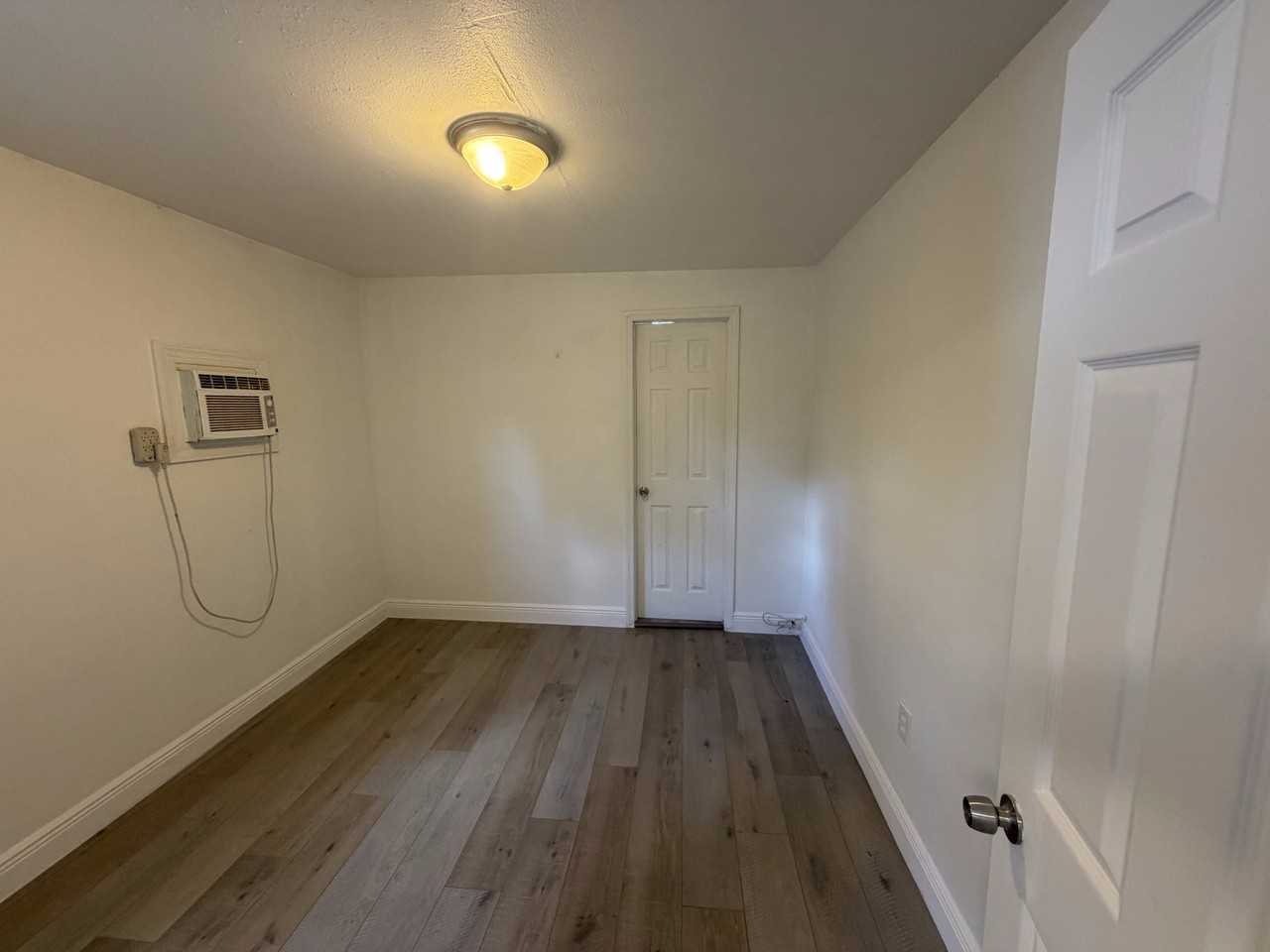 5701 Middlesex Dr #B - Photo 7 of 15