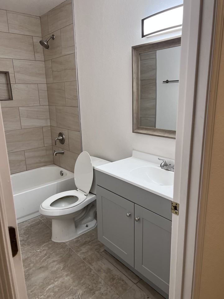 1577 W Wood Crest Ct #NA - Photo 3 of 3