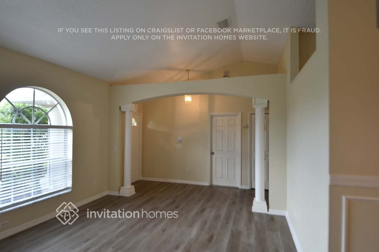 1933 Sw Lennox St - Photo 2 of 16