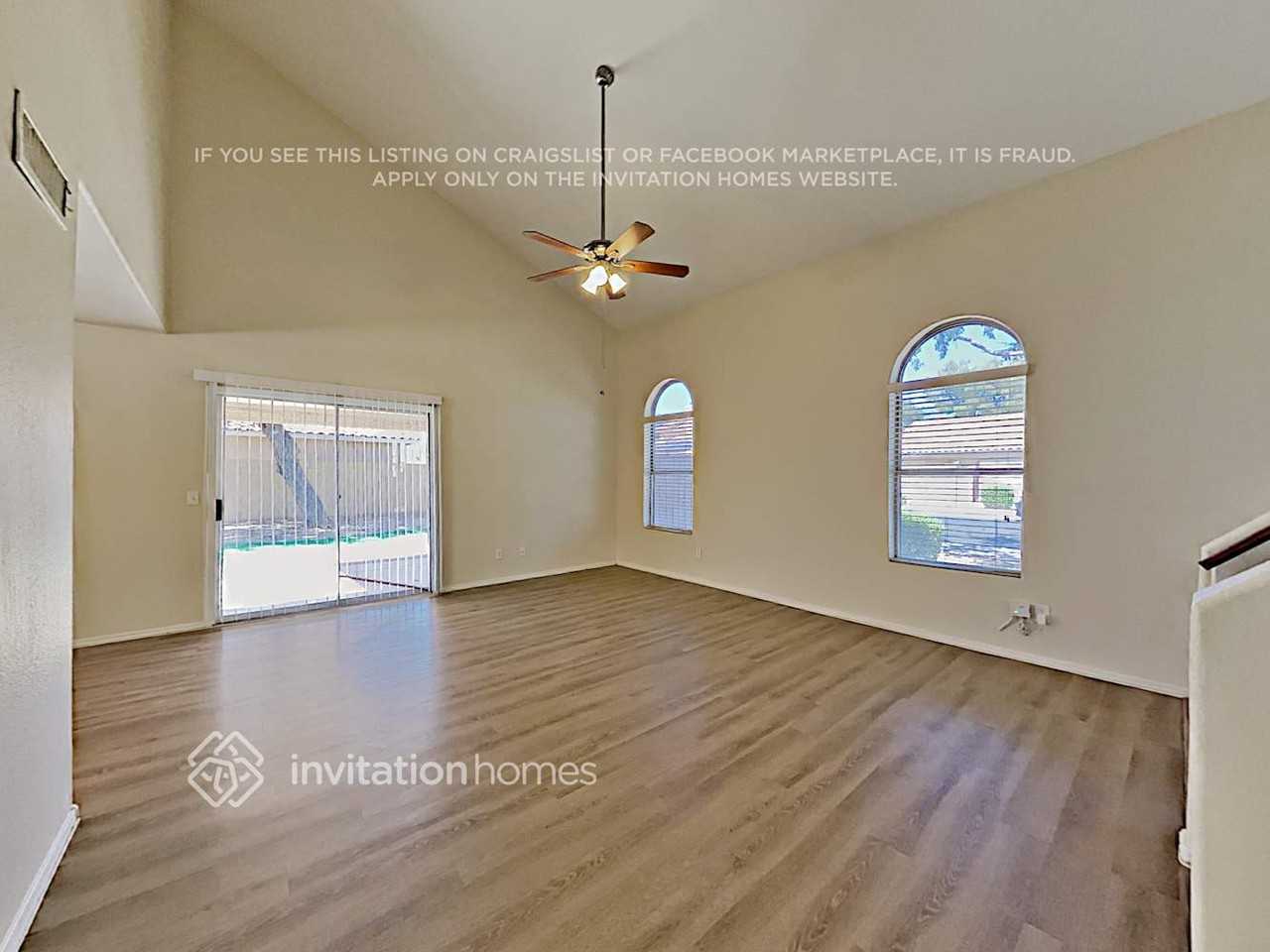 8030 W Paradise Dr - Photo 5 of 15